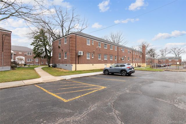 60-39 251st Street 2nd Fl, Little Neck, NY 11362