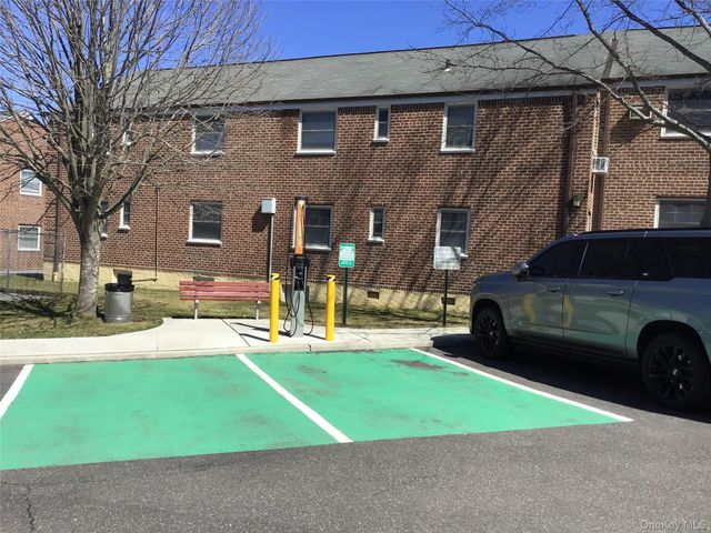 60-39 251st Street 2nd Fl, Little Neck, NY 11362