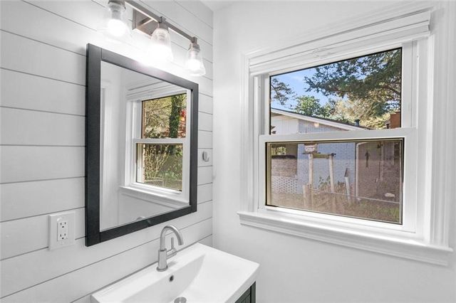 5593 Laurel Lane NW, Lilburn, GA 30047