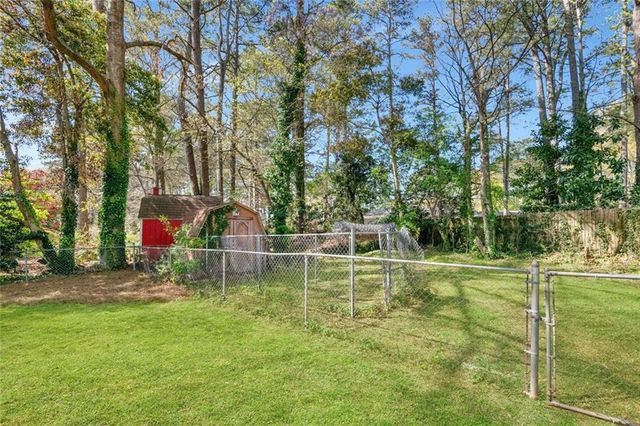 5593 Laurel Lane NW, Lilburn, GA 30047