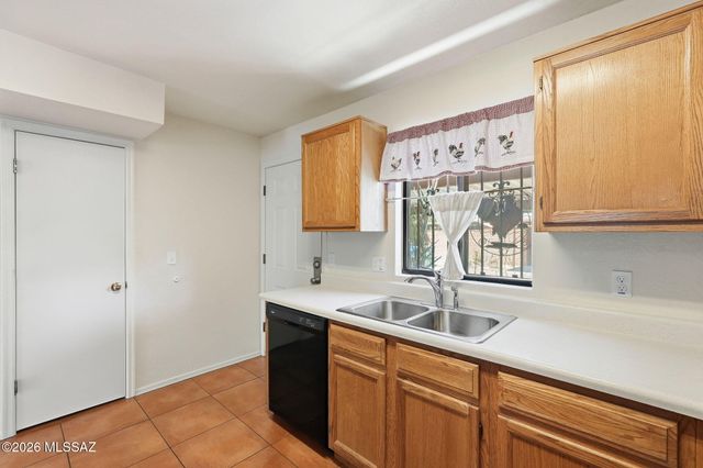 601 W Redondo Drive, Tucson, AZ 85705