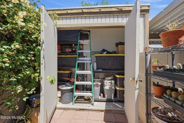 601 W Redondo Drive, Tucson, AZ 85705
