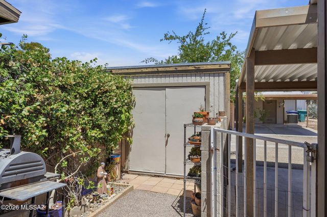 601 W Redondo Drive, Tucson, AZ 85705