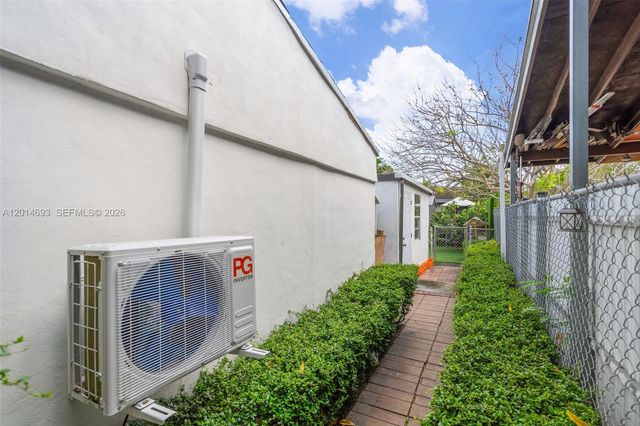 2222 NW 105th St, Miami, FL 33147