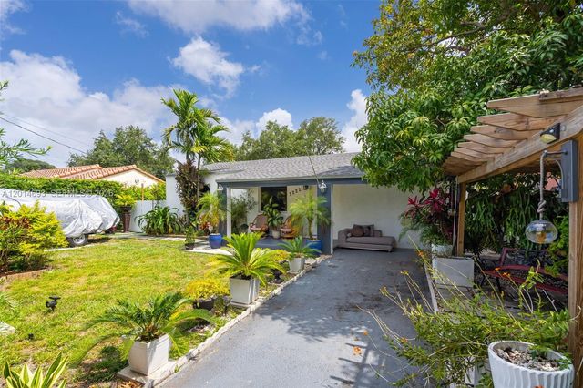 2222 NW 105th St, Miami, FL 33147
