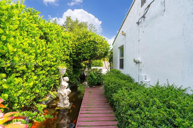2222 NW 105th St, Miami, FL 33147