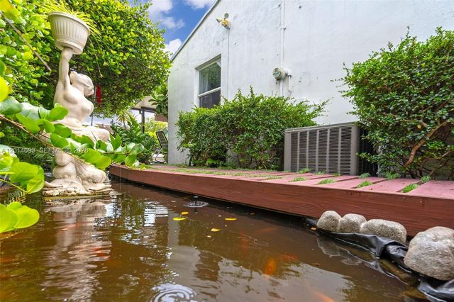 2222 NW 105th St, Miami, FL 33147