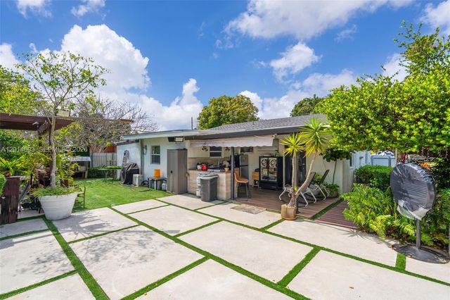 2222 NW 105th St, Miami, FL 33147