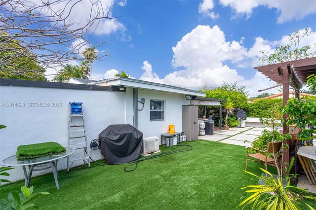 2222 NW 105th St, Miami, FL 33147