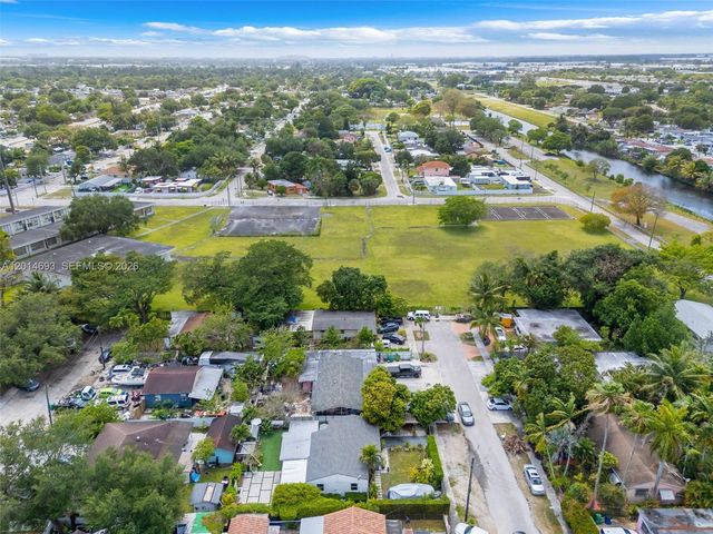 2222 NW 105th St, Miami, FL 33147