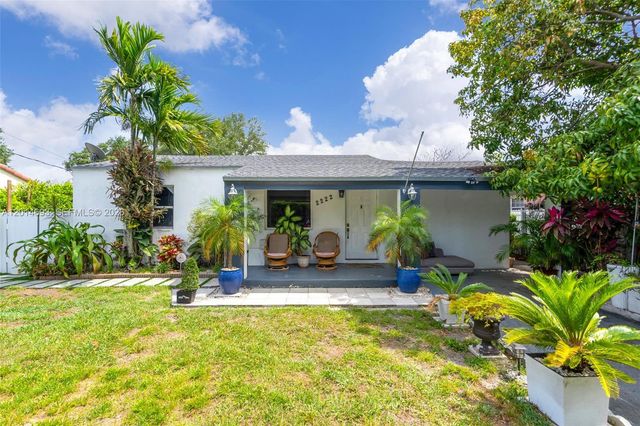 2222 NW 105th St, Miami, FL 33147