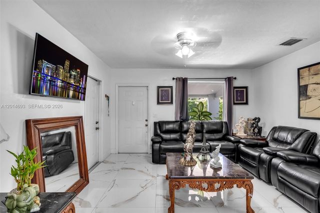 2222 NW 105th St, Miami, FL 33147