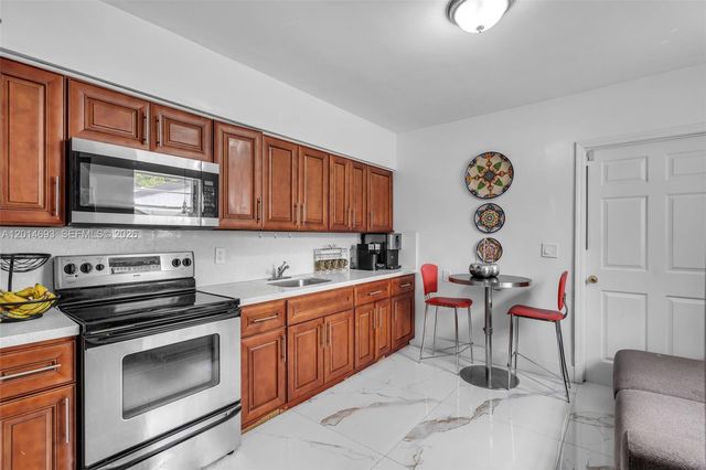 2222 NW 105th St, Miami, FL 33147