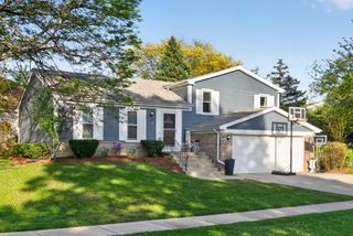701 Buffalo Circle, Carol Stream, IL 60188