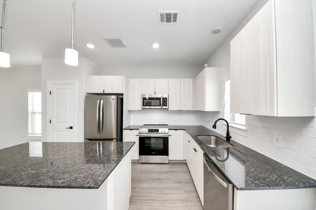7711 Longmire Road 05, Conroe, TX 77304