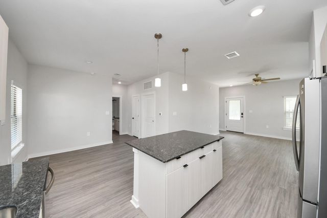 7711 Longmire Road 05, Conroe, TX 77304