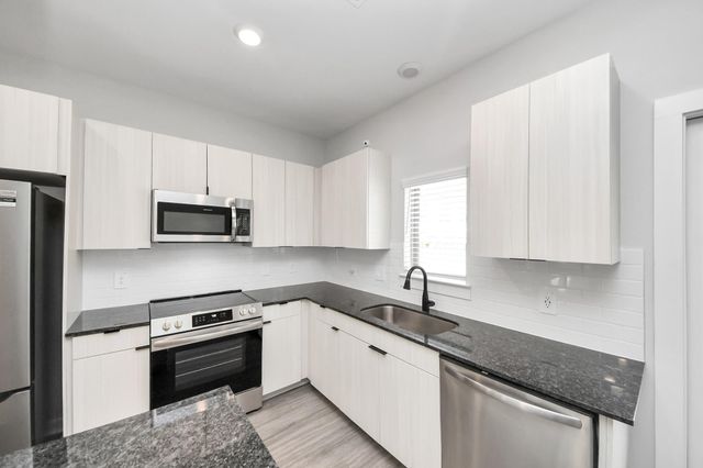 7711 Longmire Road 05, Conroe, TX 77304