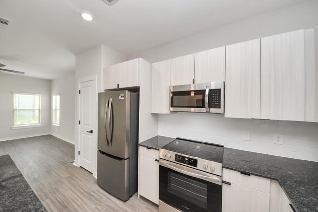 7711 Longmire Road 05, Conroe, TX 77304