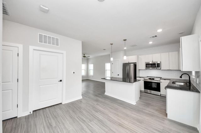 7711 Longmire Road 05, Conroe, TX 77304