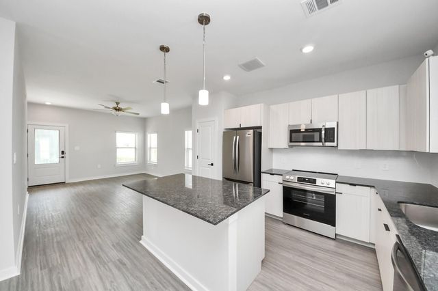 7711 Longmire Road 05, Conroe, TX 77304