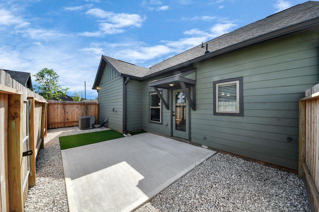 7711 Longmire Road 05, Conroe, TX 77304