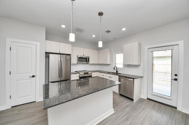 7711 Longmire Road 05, Conroe, TX 77304