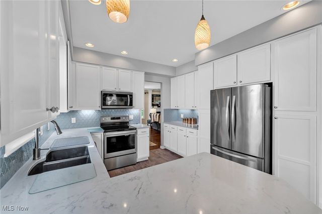 693 Coronado Circle, Avon Lake, OH 44012