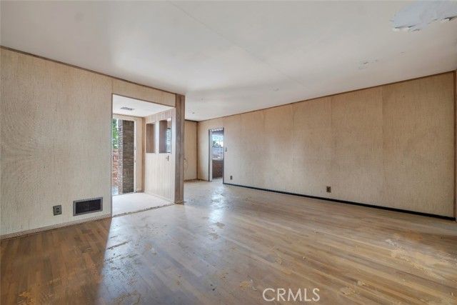 9949 Noble Avenue, San Fernando, CA 91345