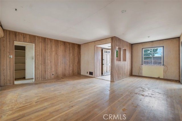 9949 Noble Avenue, San Fernando, CA 91345