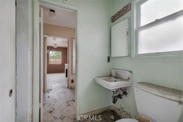 9949 Noble Avenue, San Fernando, CA 91345