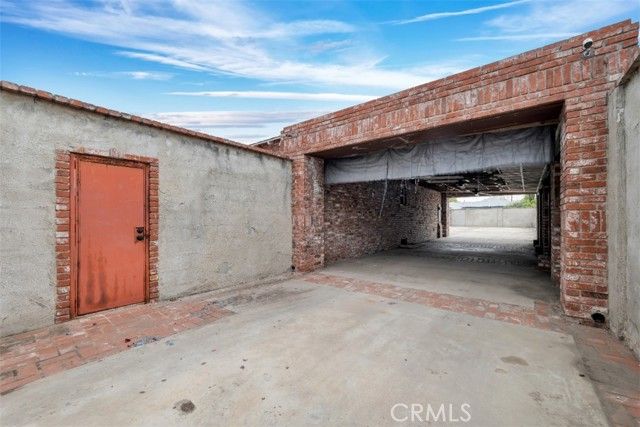 9949 Noble Avenue, San Fernando, CA 91345