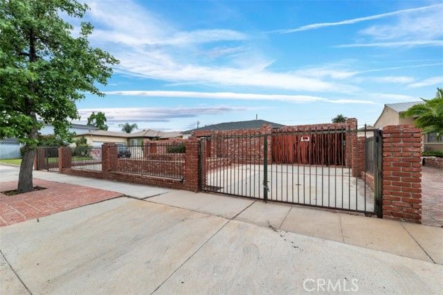 9949 Noble Avenue, San Fernando, CA 91345