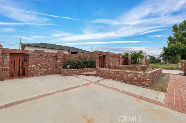 9949 Noble Avenue, San Fernando, CA 91345