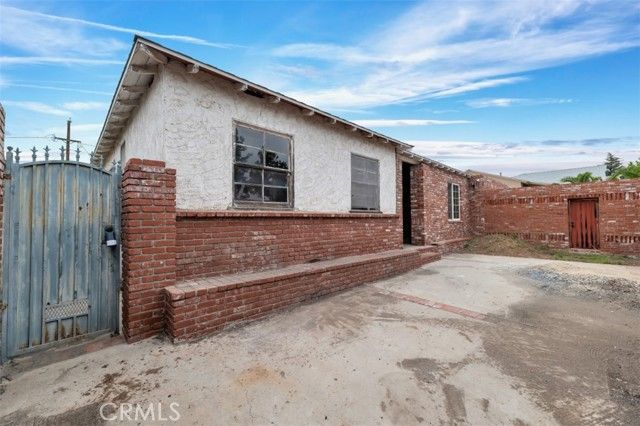 9949 Noble Avenue, San Fernando, CA 91345