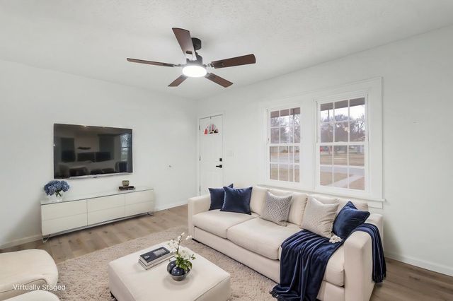 721 W 5th St, Newton, KS 67114