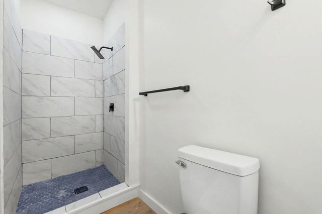 721 W 5th St, Newton, KS 67114