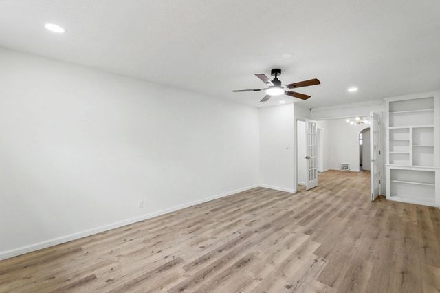 721 W 5th St, Newton, KS 67114