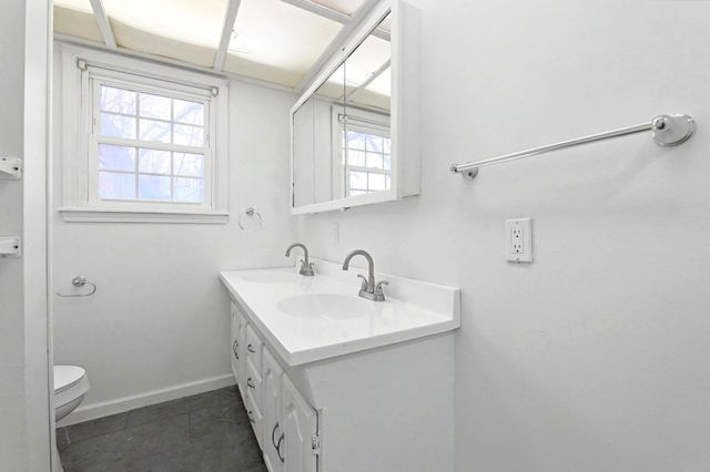 721 W 5th St, Newton, KS 67114