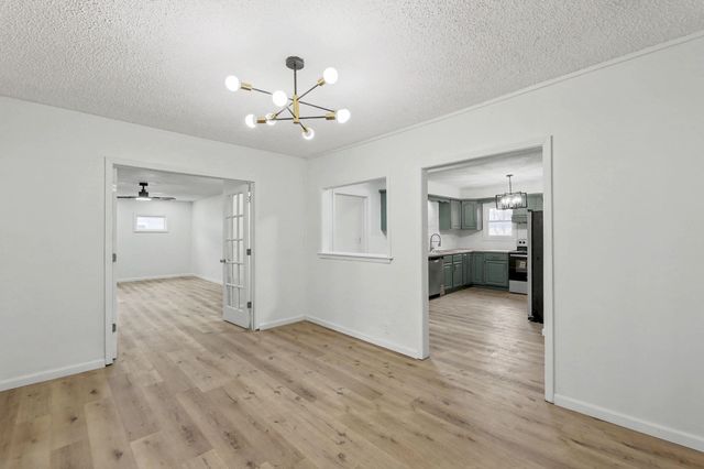 721 W 5th St, Newton, KS 67114