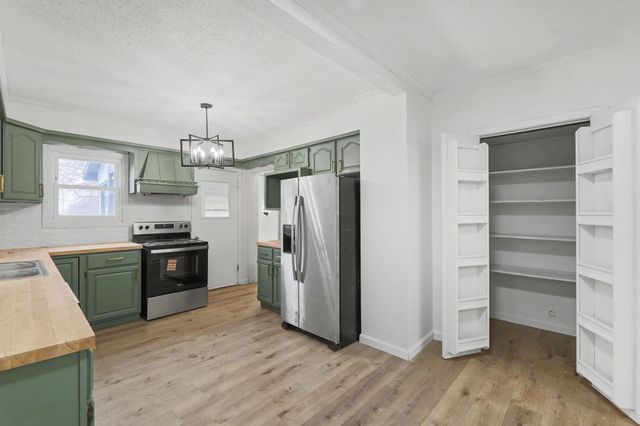 721 W 5th St, Newton, KS 67114