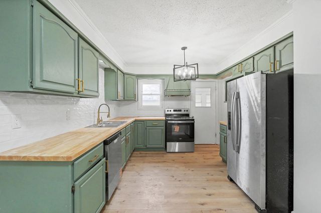 721 W 5th St, Newton, KS 67114