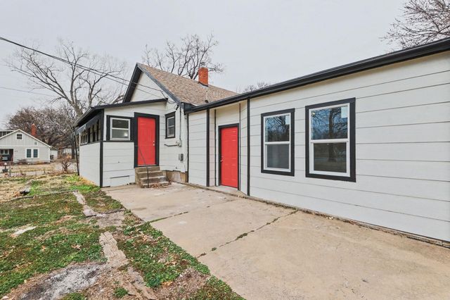 721 W 5th St, Newton, KS 67114