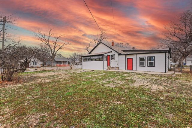 721 W 5th St, Newton, KS 67114