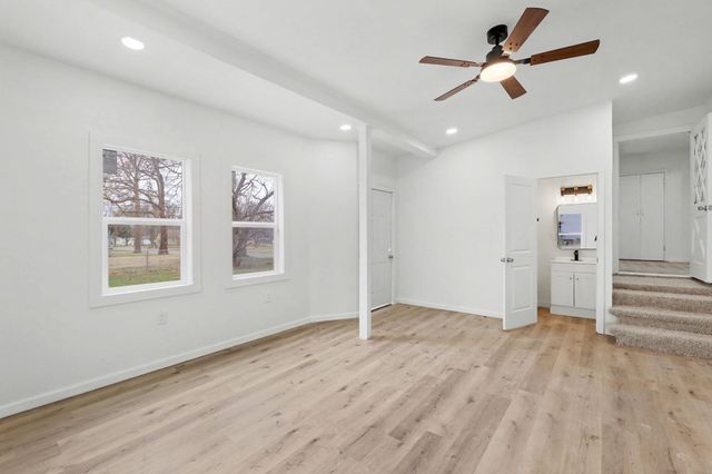 721 W 5th St, Newton, KS 67114