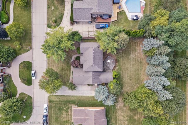 46328 N Northvalley Drive, Northville, MI 48167