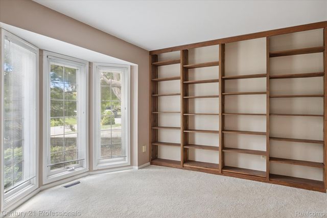 46328 N Northvalley Drive, Northville, MI 48167