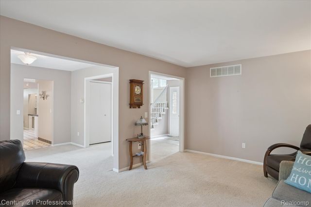 46328 N Northvalley Drive, Northville, MI 48167