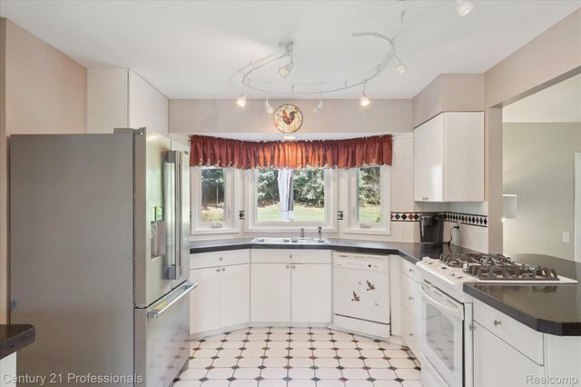 46328 N Northvalley Drive, Northville, MI 48167