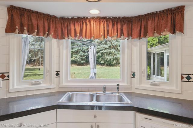 46328 N Northvalley Drive, Northville, MI 48167