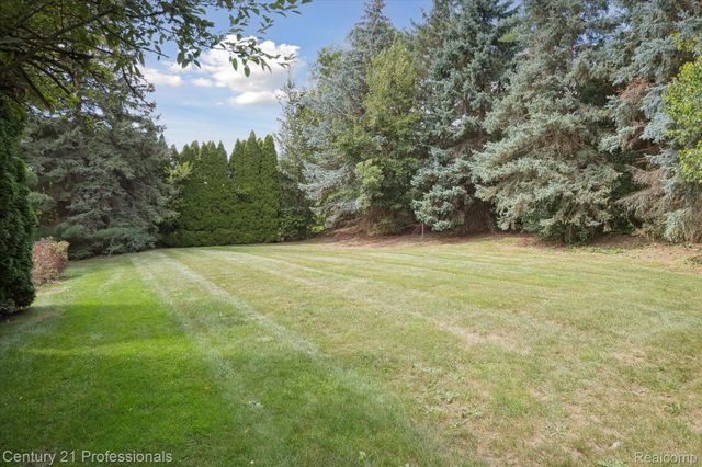 46328 N Northvalley Drive, Northville, MI 48167